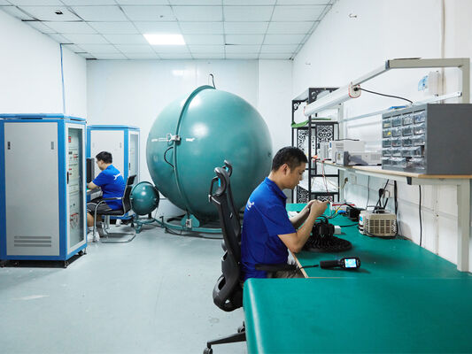 D4 LED আর্দ্রতা-নিরোধক বাতি, DIP সুইচযোগ্য পাওয়ার এবং 3CCT লুপ ইন-আউট তারের সাথে, ওয়ার্কশপ এবং গুদামগুলির জন্য উপযুক্ত, 3*1.5/2.5mm2 বা 5*1.5/2.5mm2 তারের মাধ্যমে