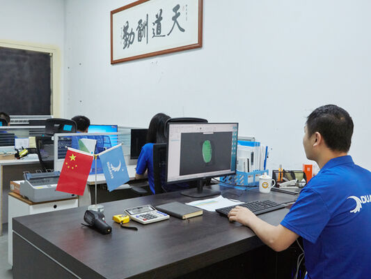 ডি 4 এলইডি আর্দ্রতা-প্রতিরোধী ল্যাম্প 160 এলপিডব্লিউ ডিআইপি পাওয়ার / 3 সিসিটি / 3-ফেজ পরিবর্তন 1 এসকিউ = 12 এসকিউ সহ অনেক অ্যাপ্লিকেশন যেমন পার্কিং গ্যারেজ, কারখানার জন্য আদর্শ সমাধানের জন্য বন্ধুত্বপূর্ণ