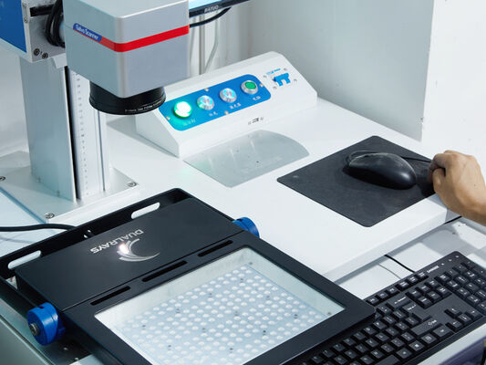 ডি 4 এলইডি আর্দ্রতা-প্রতিরোধী ল্যাম্প 160 এলপিডব্লিউ ডিআইপি পাওয়ার / 3 সিসিটি / 3-ফেজ পরিবর্তন 1 এসকিউ = 12 এসকিউ সহ অনেক অ্যাপ্লিকেশন যেমন পার্কিং গ্যারেজ, কারখানার জন্য আদর্শ সমাধানের জন্য বন্ধুত্বপূর্ণ